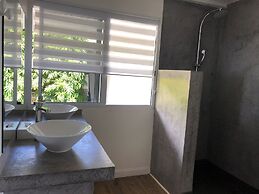 Ninamu Pearl  Guest House