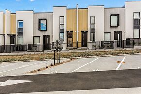 Fresh & sleek Grey Lynn unit with private patio