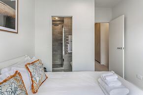 Fresh & sleek Grey Lynn unit with private patio