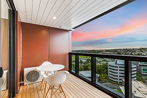Stunning Ellerslie Apartment + Private Balcony!