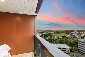 Stunning Ellerslie Apartment + Private Balcony!