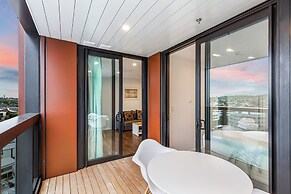 Stunning Ellerslie Apartment + Private Balcony!