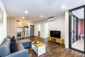 Stunning Ellerslie Apartment + Private Balcony!