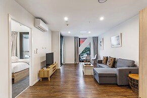 Stunning Ellerslie Apartment + Private Balcony!