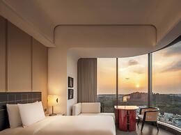 HUALUXE Shenzhen Bao'an