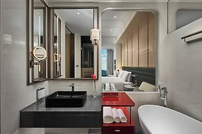 HUALUXE Shenzhen Bao'an