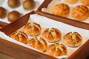 HUALUXE Shenzhen Bao'an