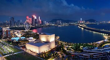 HUALUXE Shenzhen Bao'an