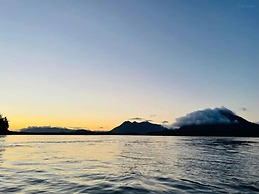 Maison Tofino - Private Oceanfront