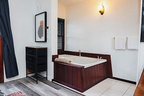 Maison Tofino - Private Oceanfront