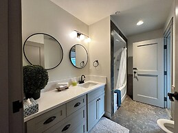 Solara Corner Suite-Pool & Hot Tub & Spa