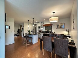 Solara Corner Suite-Pool & Hot Tub & Spa