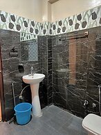 Majestic Mountain Bhaiji Guest House