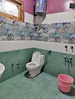 Majestic Mountain Bhaiji Guest House