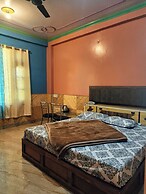 Majestic Mountain Bhaiji Guest House