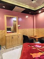 Majestic Mountain Bhaiji Guest House