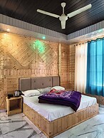 Majestic Mountain Bhaiji Guest House