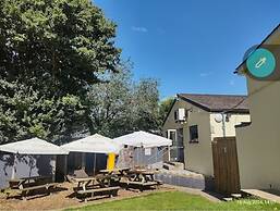 The Little Crown Inn