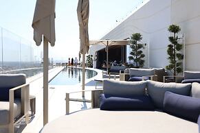 Luxury High Floor Suite Mercury Towers