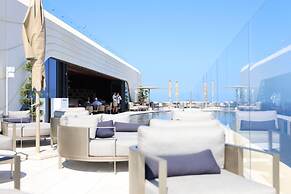 Luxury High Floor Suite Mercury Towers