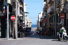 Luxury High Floor Suite Mercury Towers