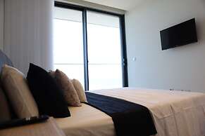 Luxury High Floor Suite Mercury Towers