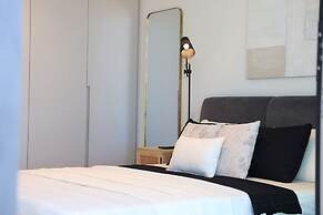 Luxury High Floor Suite Mercury Towers