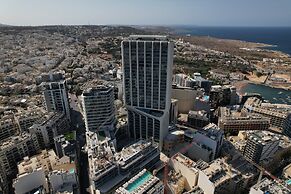 Luxury High Floor Suite Mercury Towers