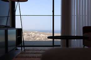 Luxury High Floor Suite Mercury Towers