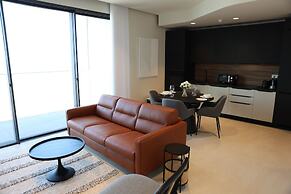 Luxury High Floor Suite Mercury Towers