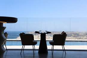 Luxury High Floor Suite Mercury Towers