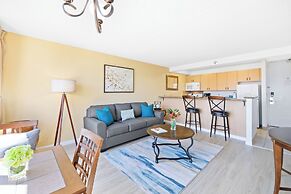 Waikiki Sunset Close to Beach with Parking