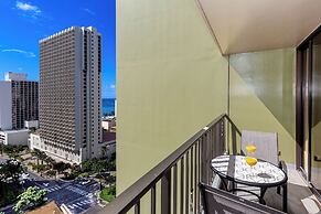 Waikiki Sunset Close to Beach with Parking