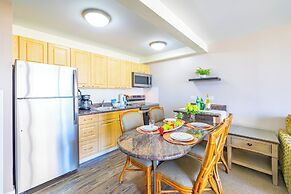 Waikiki Sunset Close to Beach with Parking