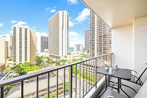 Waikiki Sunset Close to Beach with Parking