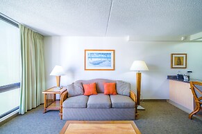 Waikiki Sunset Close to Beach with Parking