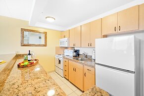 Waikiki Sunset Close to Beach with Parking