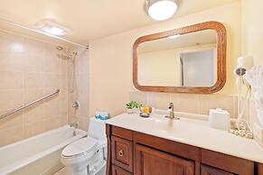 Waikiki Sunset Close to Beach with Parking