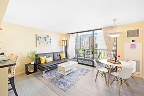 Waikiki Sunset Close to Beach with Parking