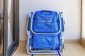 Waikiki Sunset Close to Beach with Parking