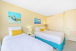 Waikiki Sunset Close to Beach with Parking