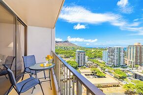 Waikiki Sunset Close to Beach with Parking