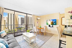 Waikiki Sunset Close to Beach with Parking