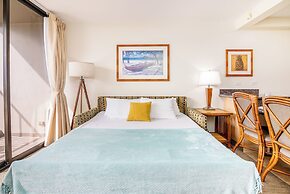 Waikiki Sunset Close to Beach with Parking