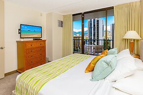 Waikiki Sunset Close to Beach with Parking