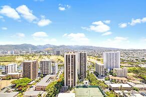 Waikiki Sunset Close to Beach with Parking