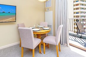 Waikiki Sunset Close to Beach with Parking