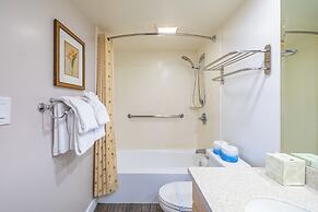 Waikiki Sunset Close to Beach with Parking