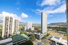 Waikiki Sunset Close to Beach with Parking