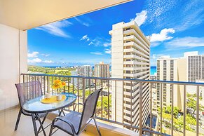 Waikiki Sunset Close to Beach with Parking